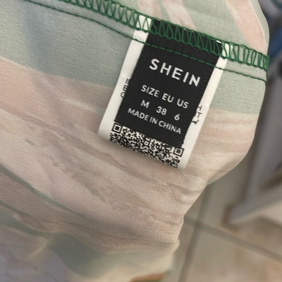 SHEIN | 2 Piece Set Green and Cream Top with Matching ShortsSize Medium - Picture 8 of 8